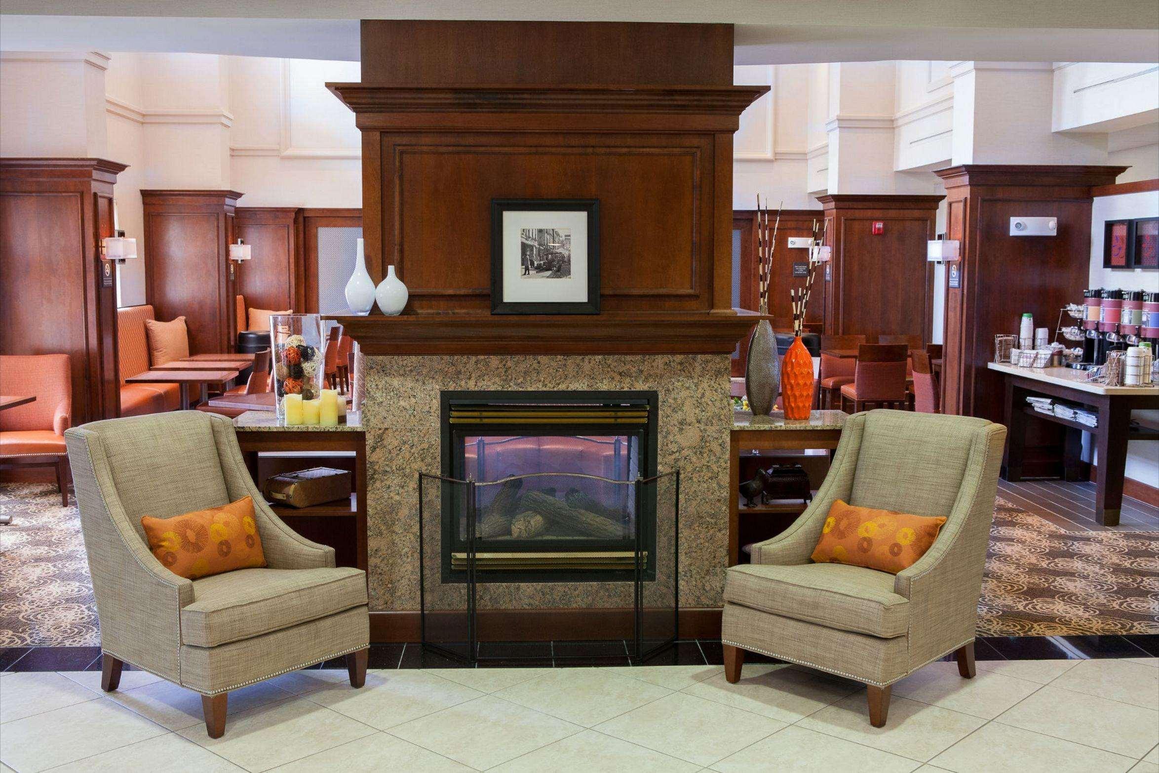 Hampton Inn Raynham-Taunton Bagian luar foto