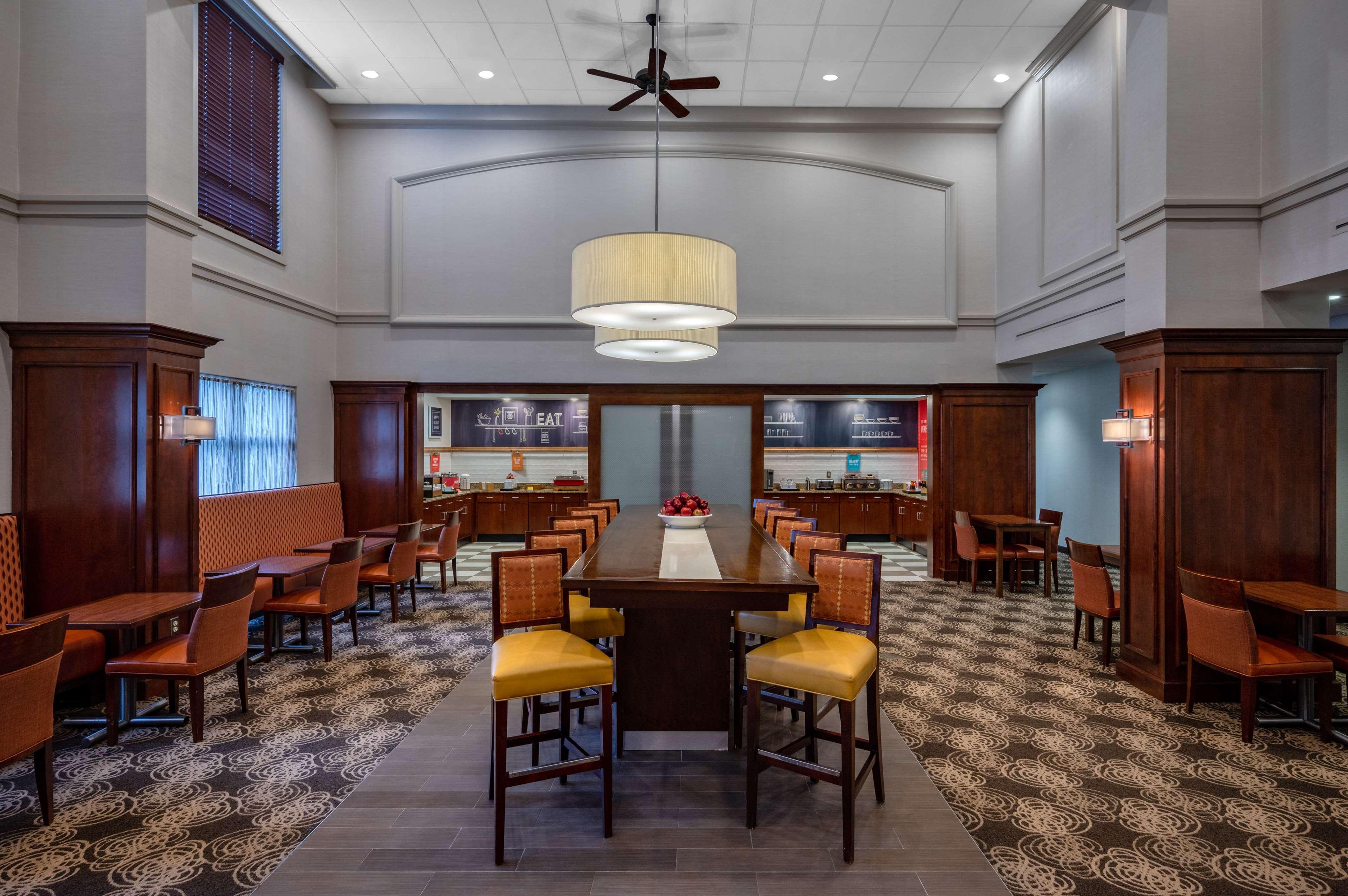 Hampton Inn Raynham-Taunton Bagian luar foto