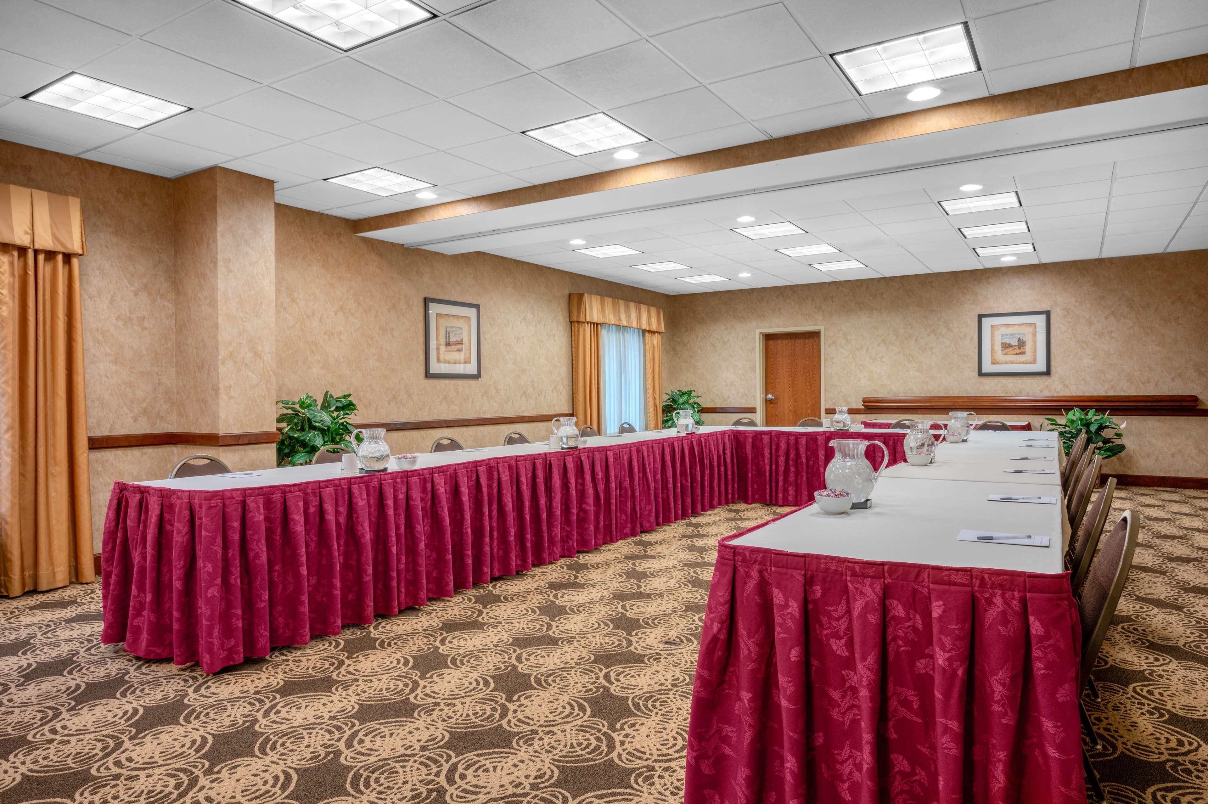 Hampton Inn Raynham-Taunton Bagian luar foto
