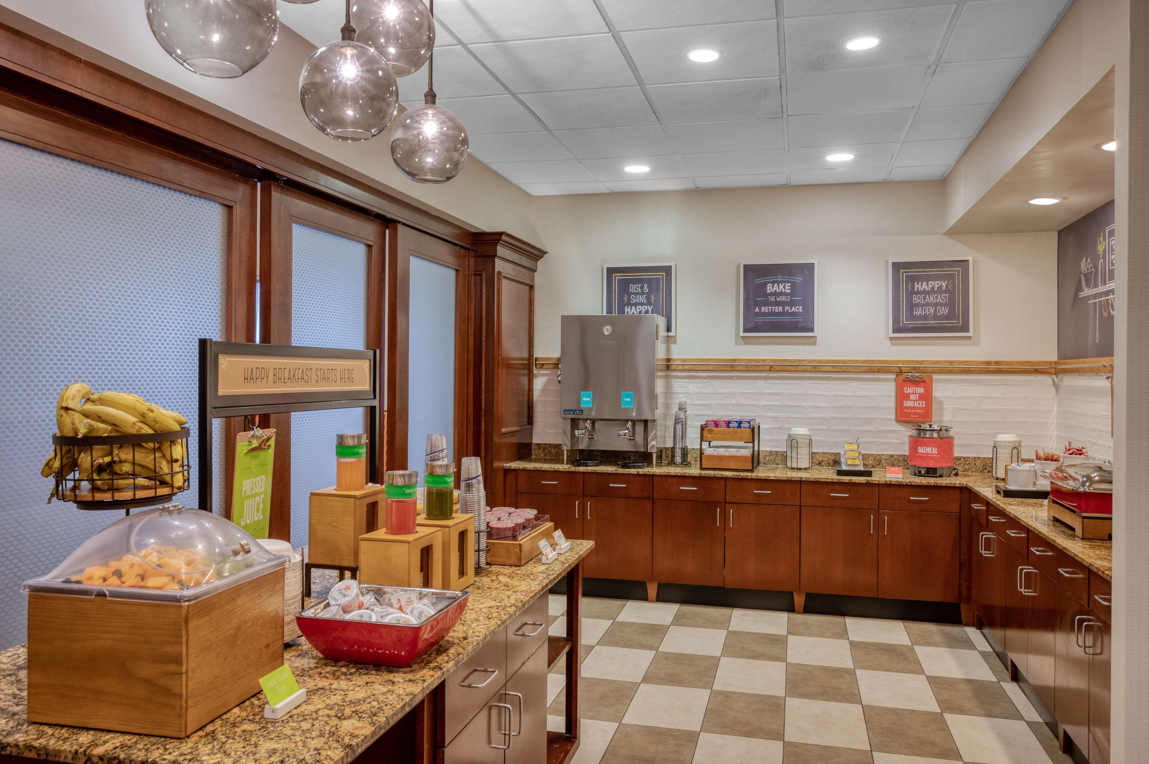 Hampton Inn Raynham-Taunton Bagian luar foto