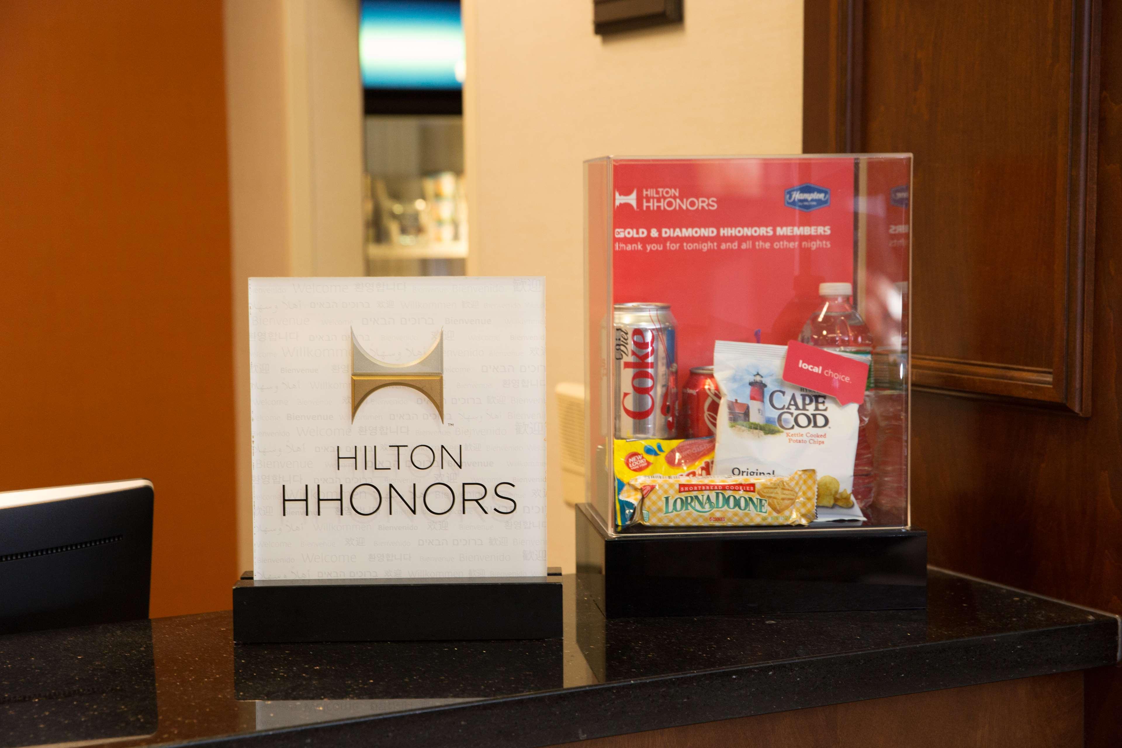 Hampton Inn Raynham-Taunton Bagian luar foto