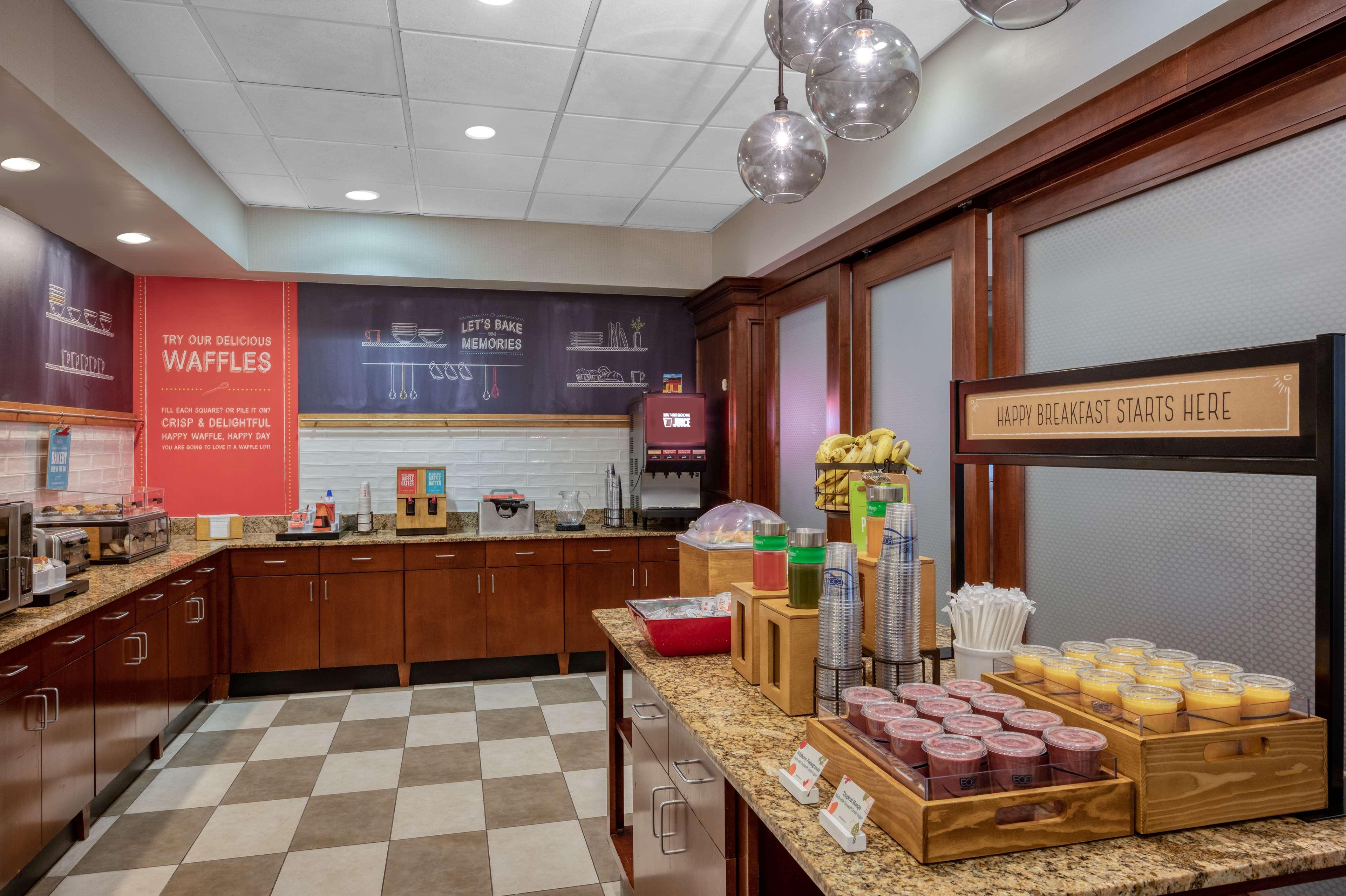 Hampton Inn Raynham-Taunton Bagian luar foto