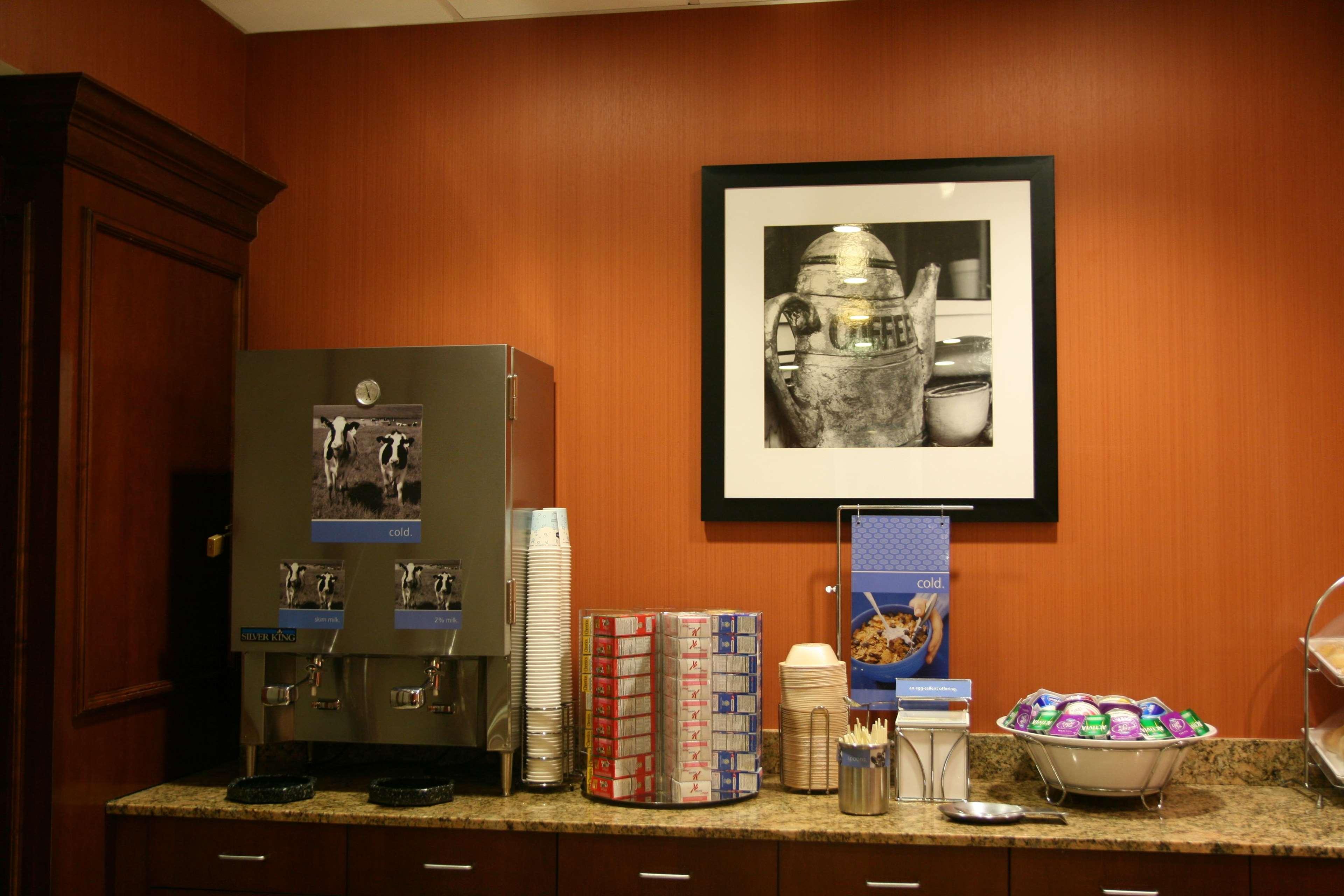 Hampton Inn Raynham-Taunton Bagian luar foto
