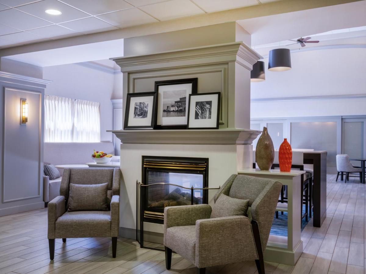 Hampton Inn Raynham-Taunton Bagian luar foto