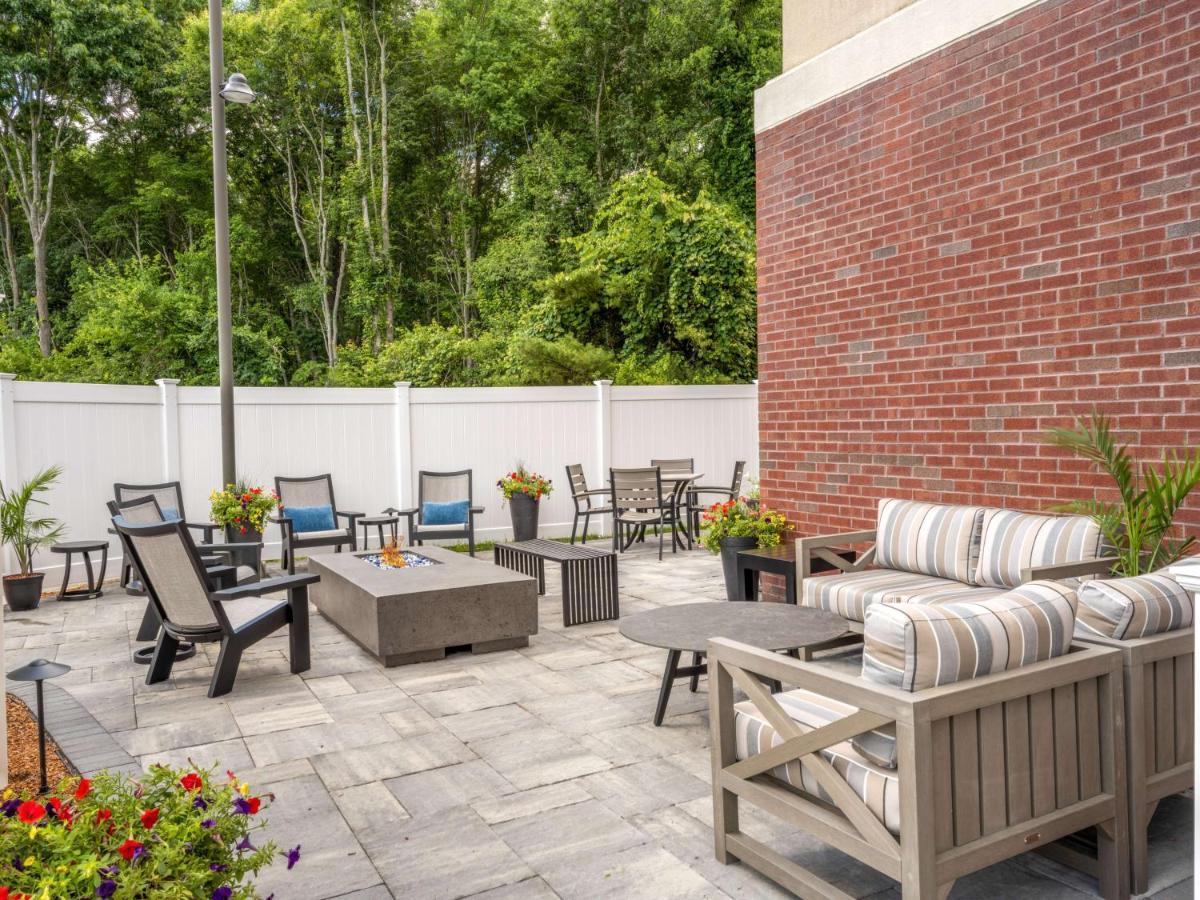 Hampton Inn Raynham-Taunton Bagian luar foto