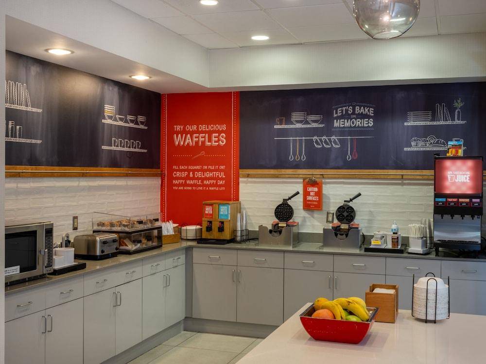 Hampton Inn Raynham-Taunton Bagian luar foto