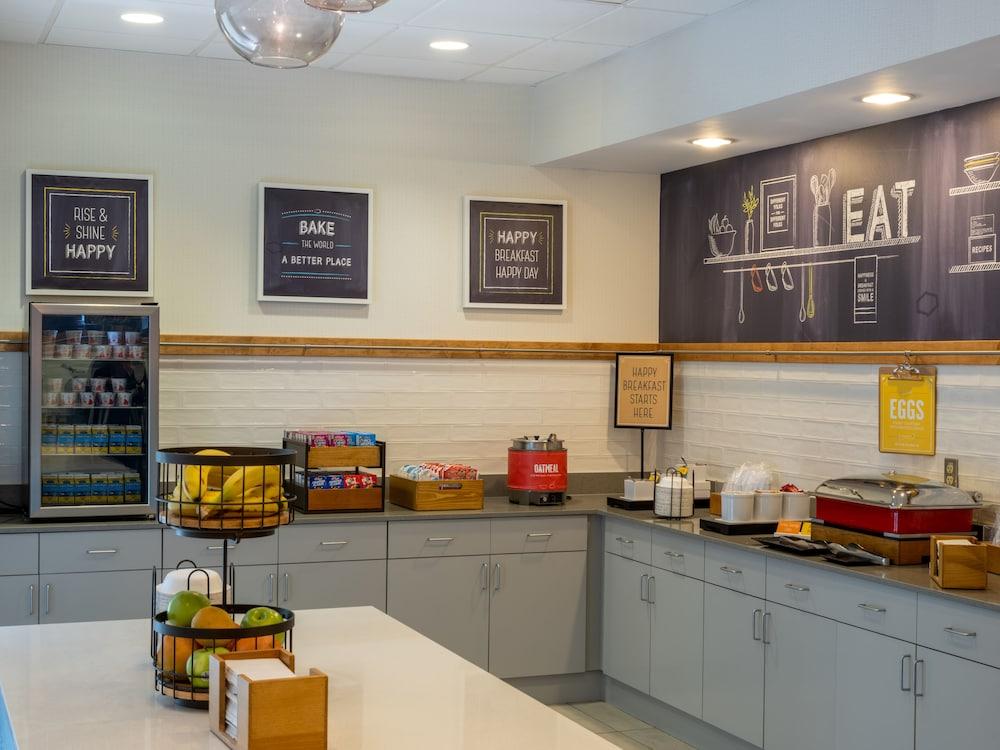 Hampton Inn Raynham-Taunton Bagian luar foto