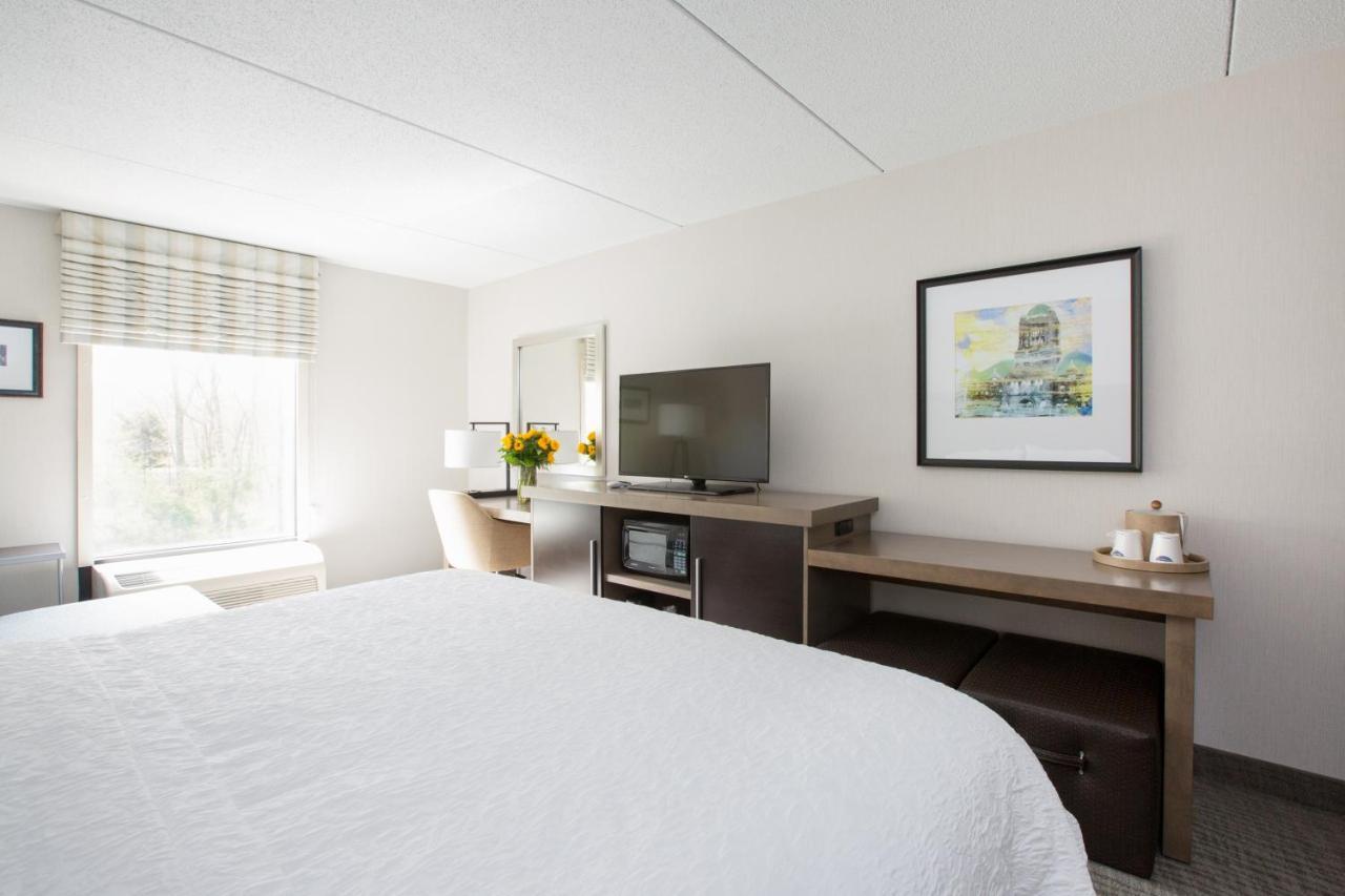Hampton Inn Raynham-Taunton Bagian luar foto
