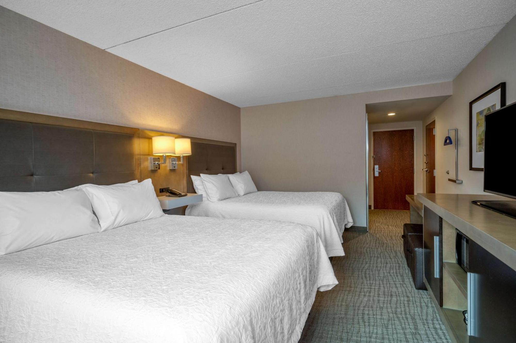 Hampton Inn Raynham-Taunton Bagian luar foto