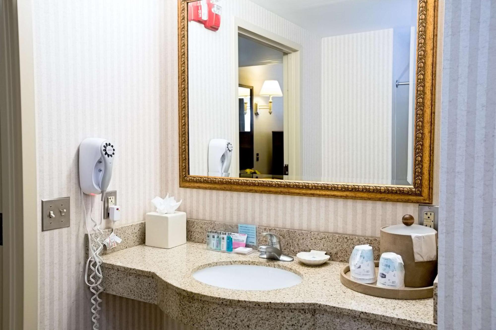 Hampton Inn Raynham-Taunton Bagian luar foto
