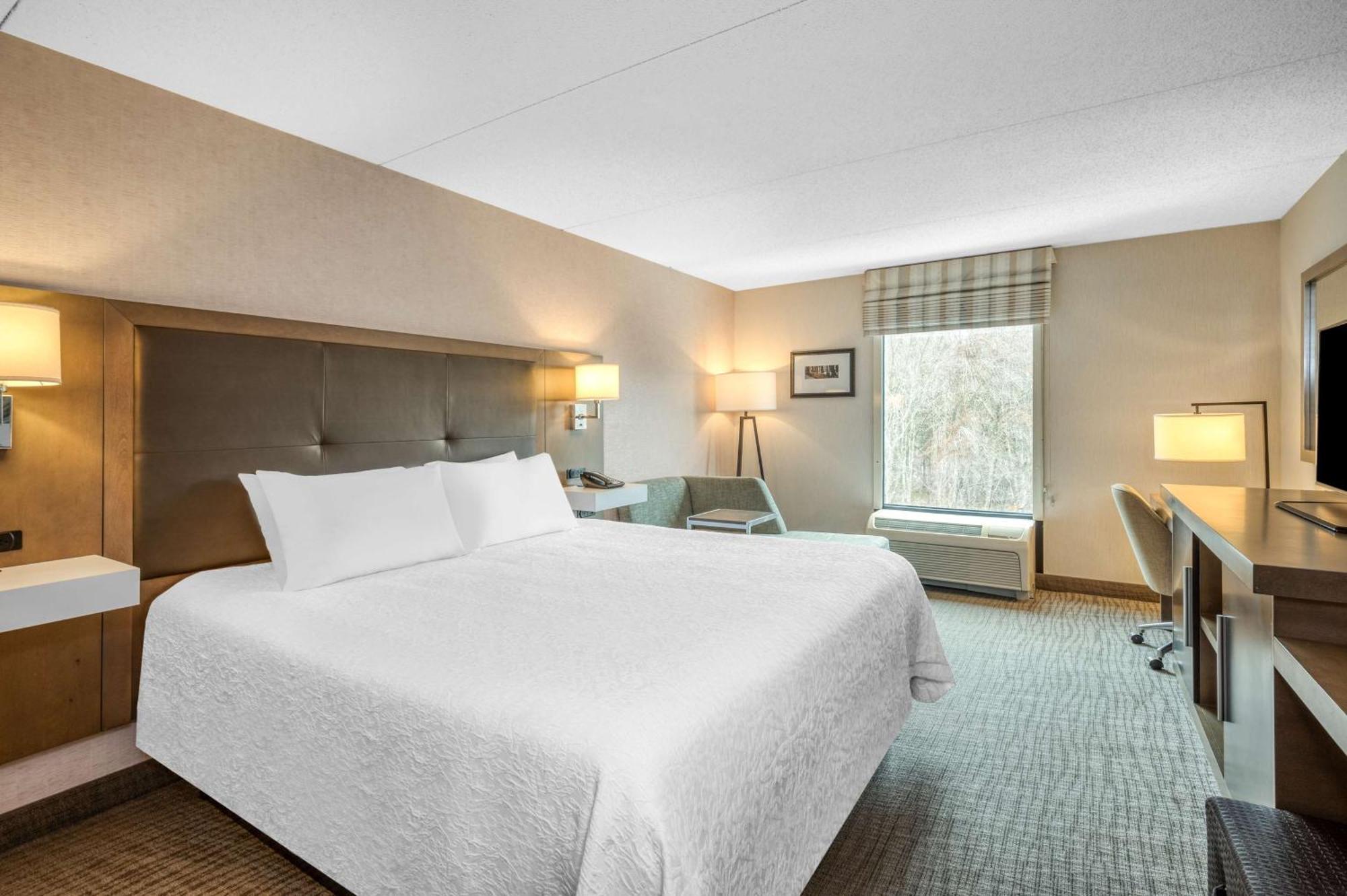 Hampton Inn Raynham-Taunton Bagian luar foto