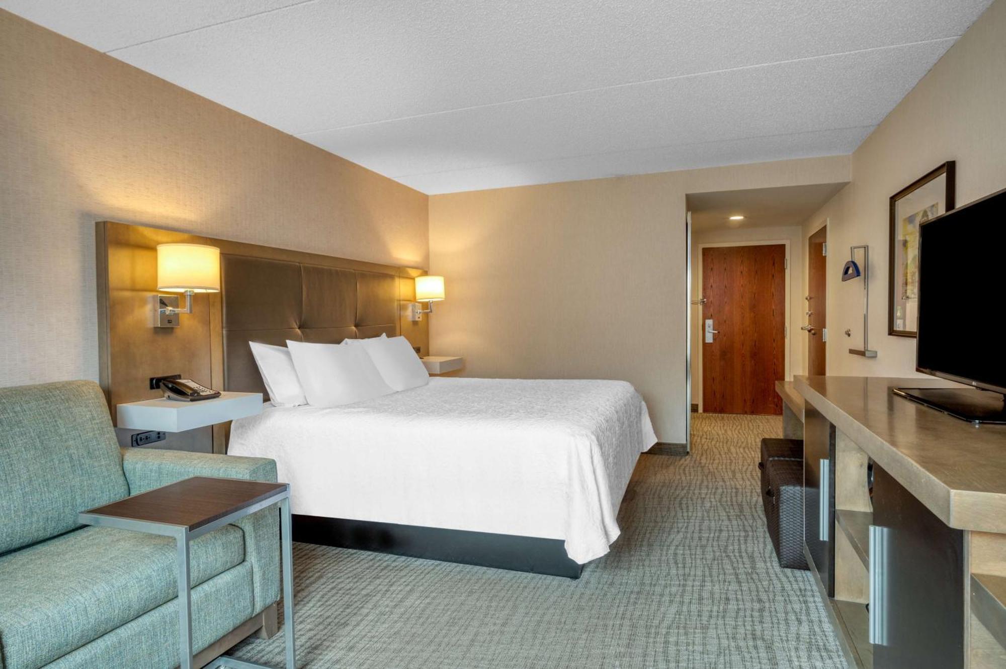 Hampton Inn Raynham-Taunton Bagian luar foto