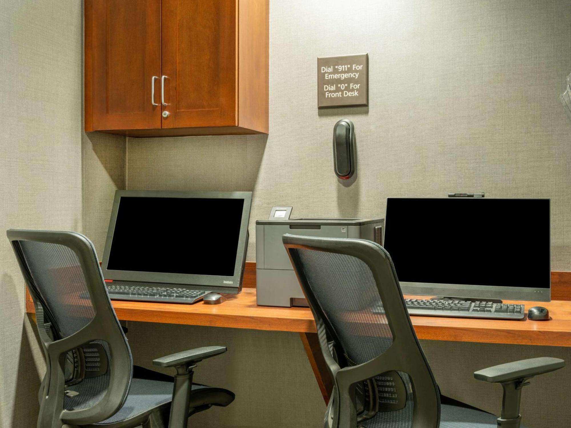 Hampton Inn Raynham-Taunton Bagian luar foto