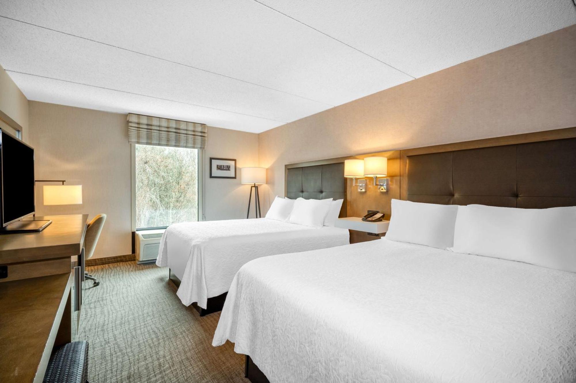 Hampton Inn Raynham-Taunton Bagian luar foto