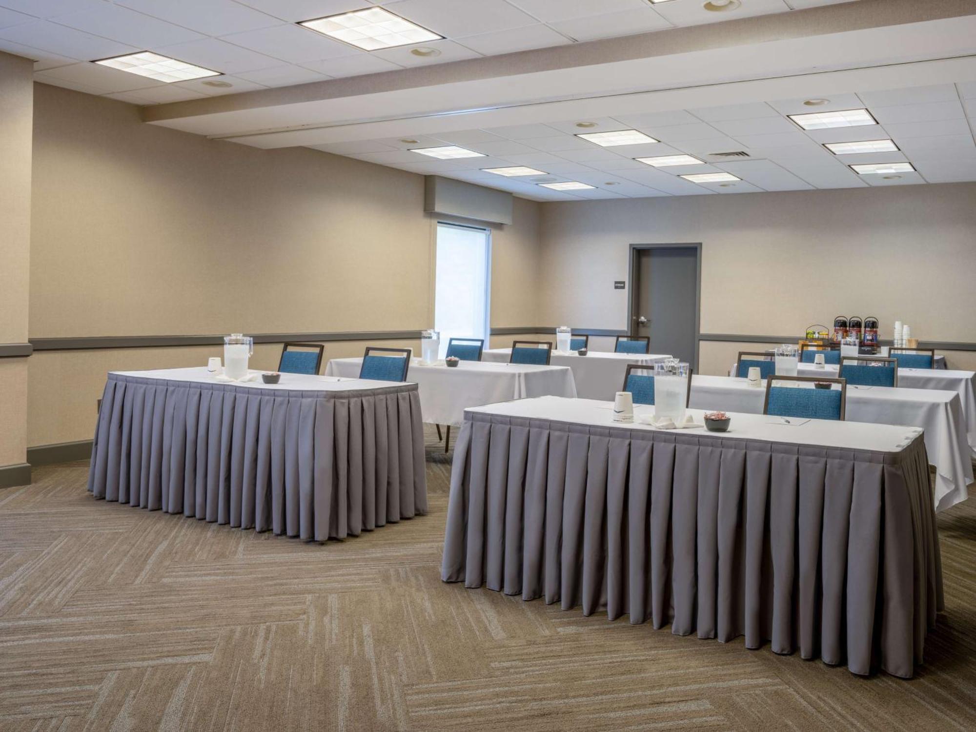 Hampton Inn Raynham-Taunton Bagian luar foto