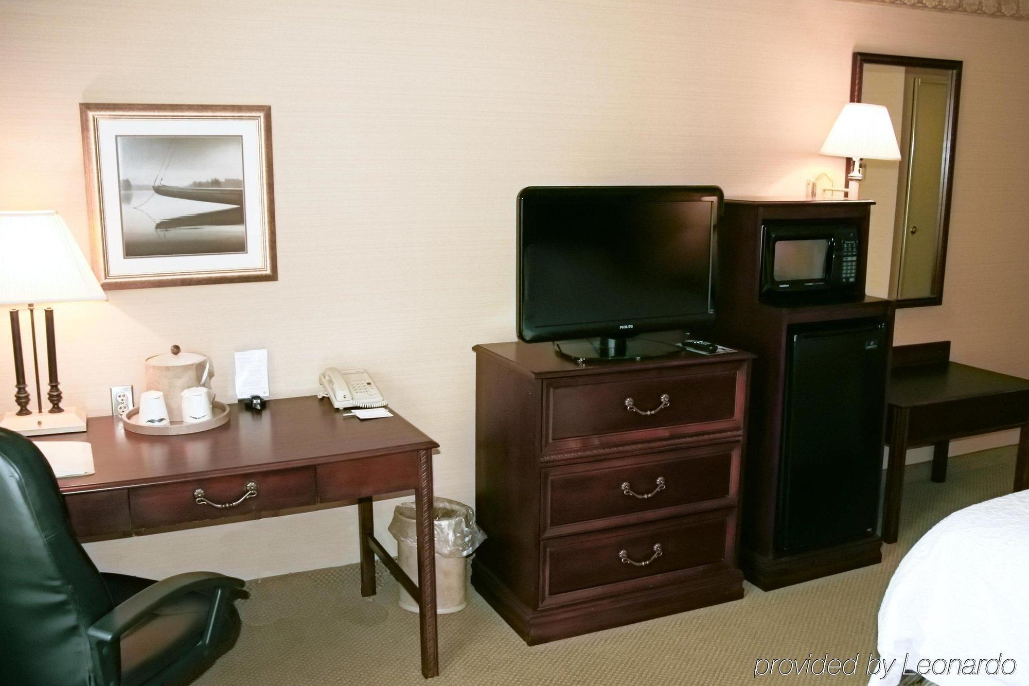 Hampton Inn Raynham-Taunton Bagian luar foto