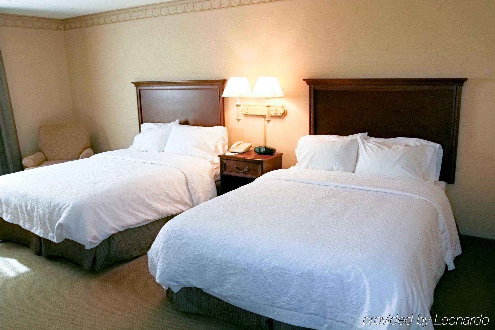 Hampton Inn Raynham-Taunton Bagian luar foto
