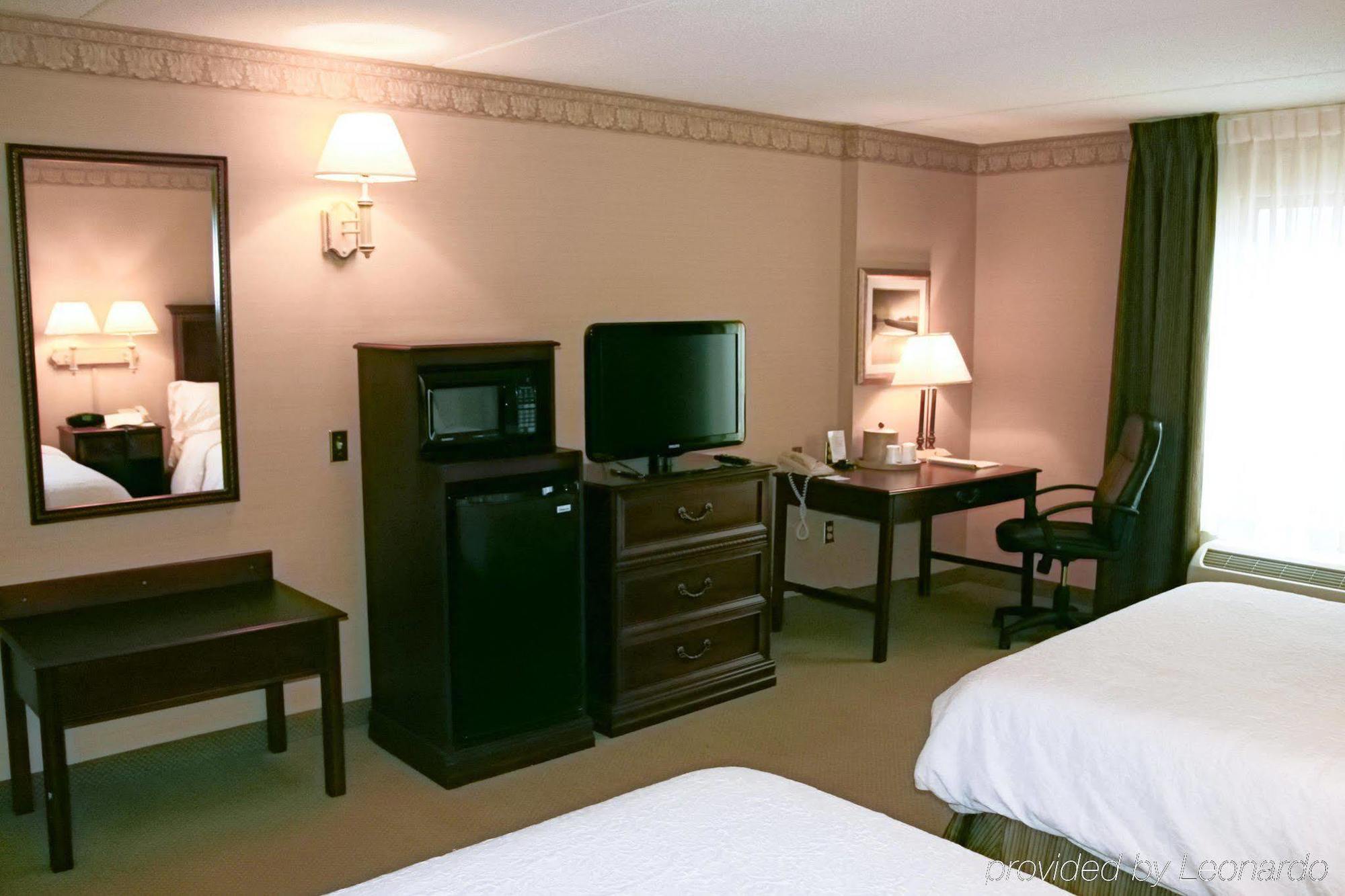 Hampton Inn Raynham-Taunton Bagian luar foto