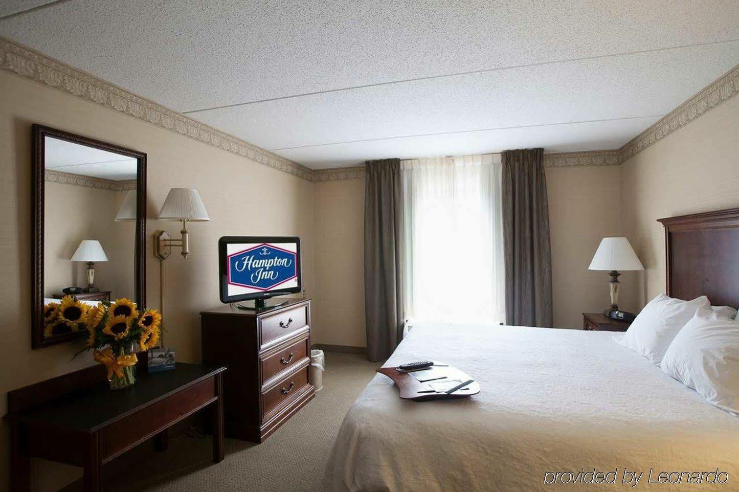Hampton Inn Raynham-Taunton Bagian luar foto